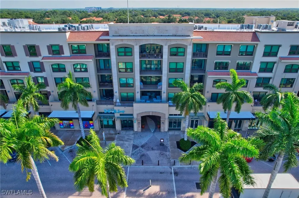 9115 Strada Place Naples FL 34108