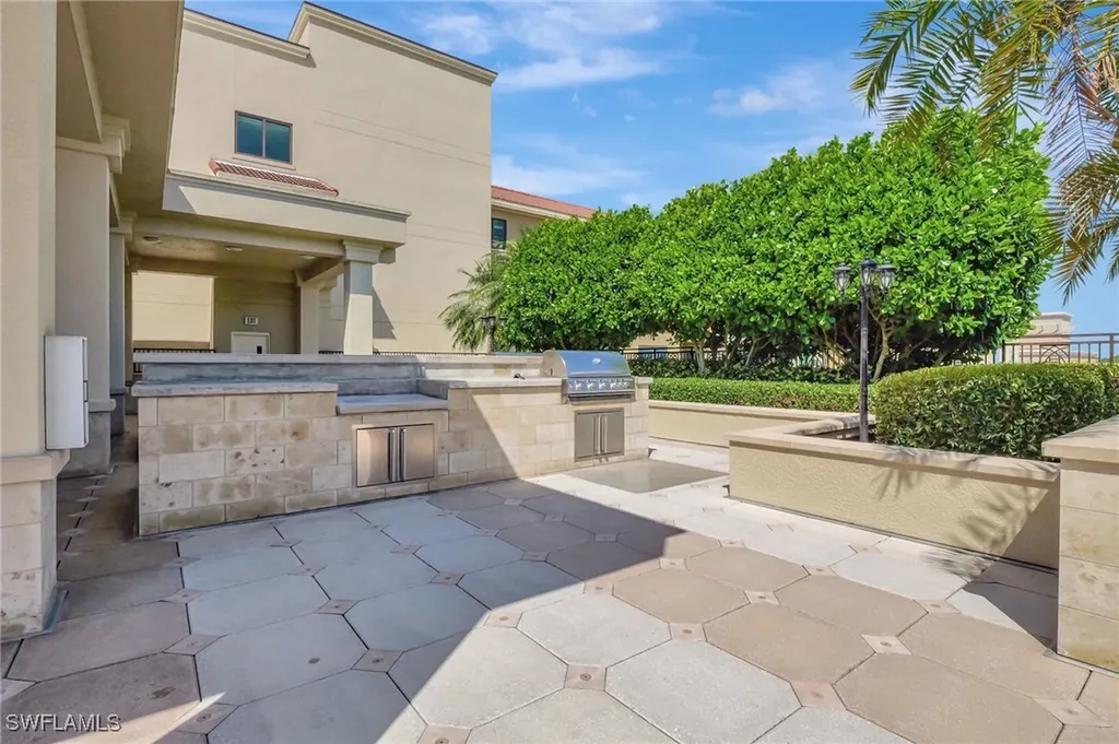 9115 Strada Place Naples FL 34108
