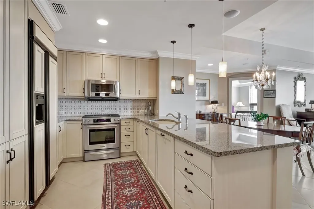 9115 Strada Place Naples FL 34108