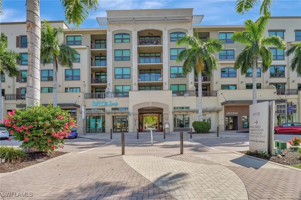 9115 Strada Place Naples FL 34108