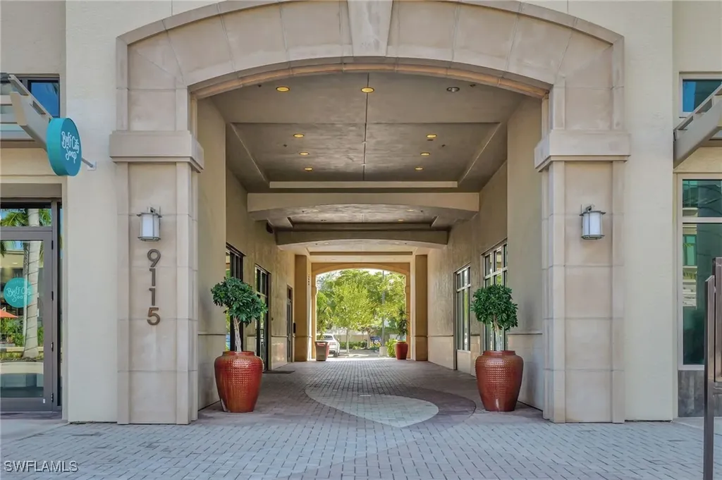 9115 Strada Place Naples FL 34108