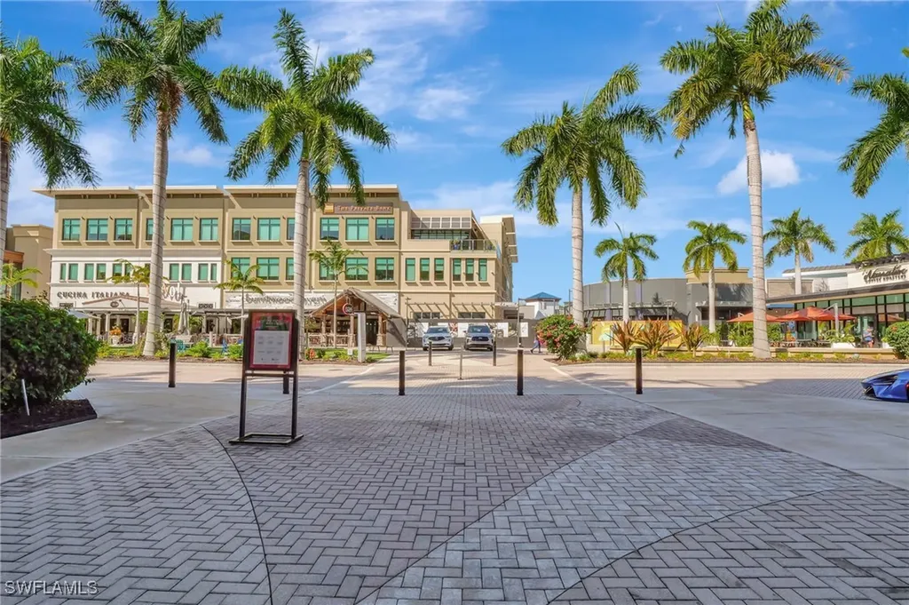 9115 Strada Place Naples FL 34108