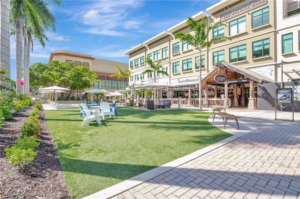 9115 Strada Place Naples FL 34108