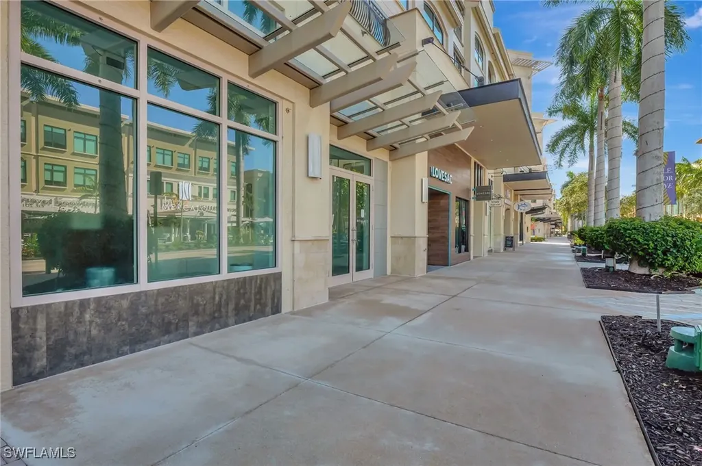9115 Strada Place Naples FL 34108
