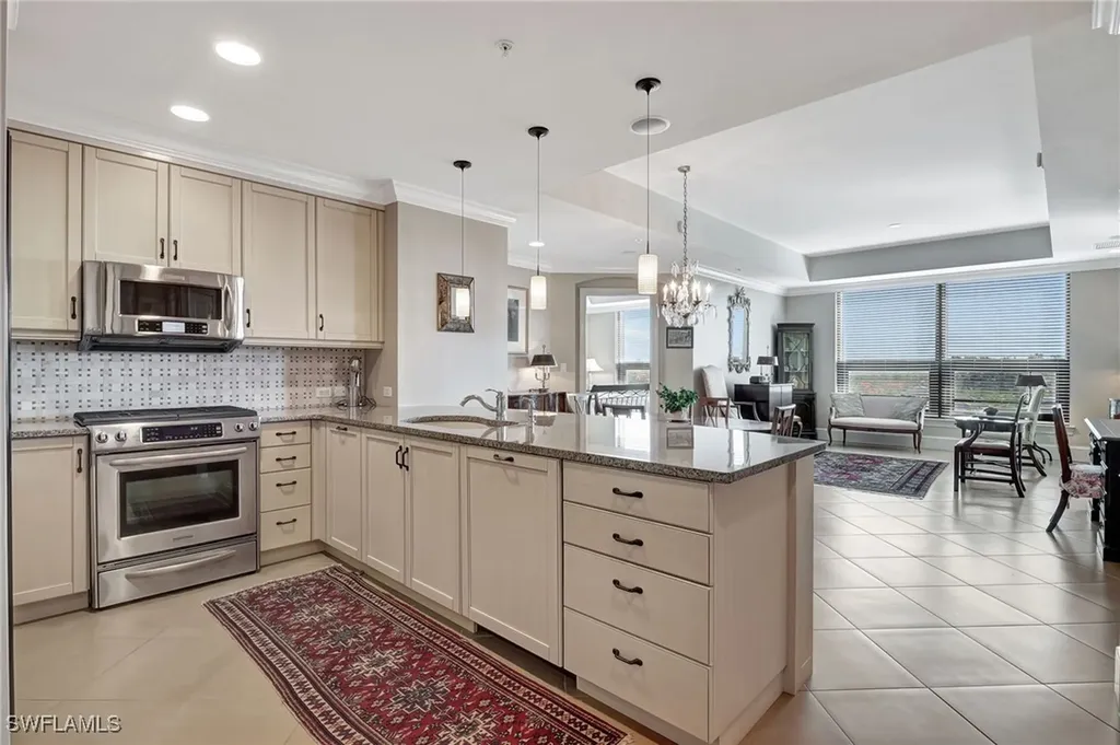 9115 Strada Place Naples FL 34108