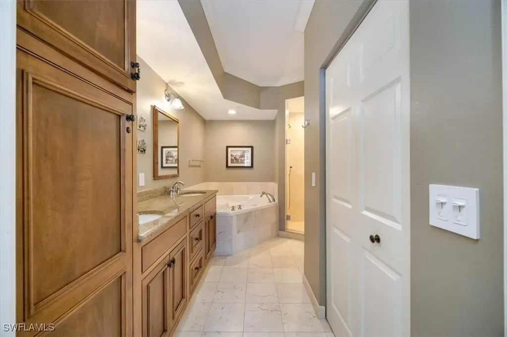 410 Bayfront Place Naples FL 34102
