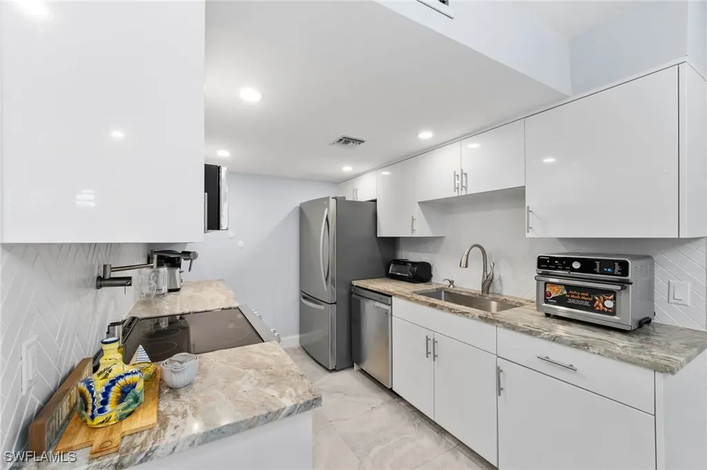 1605 Chesapeake Avenue Naples FL 34102