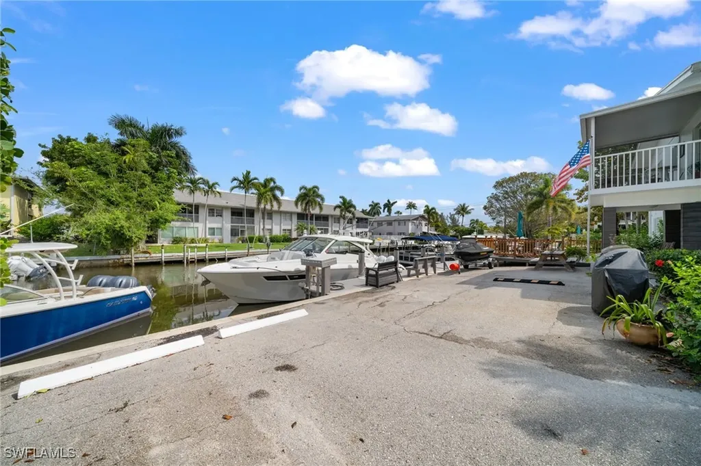 1605 Chesapeake Avenue Naples FL 34102