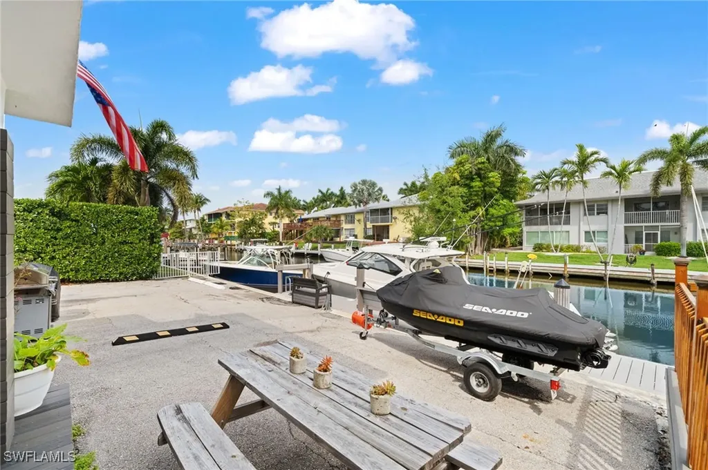 1605 Chesapeake Avenue Naples FL 34102