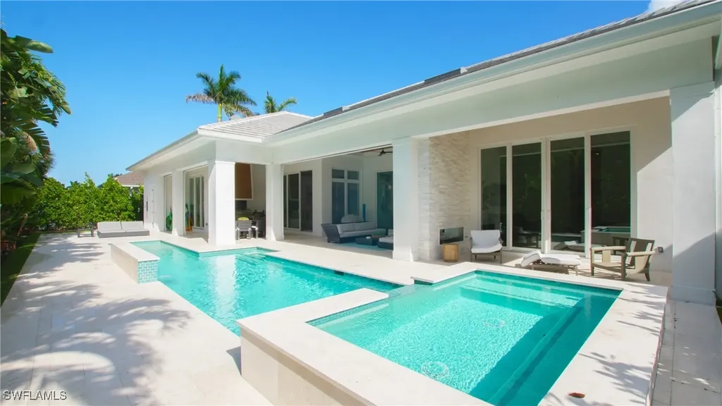 700 Wedge Drive Naples FL 34103