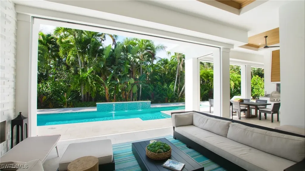 700 Wedge Drive Naples FL 34103