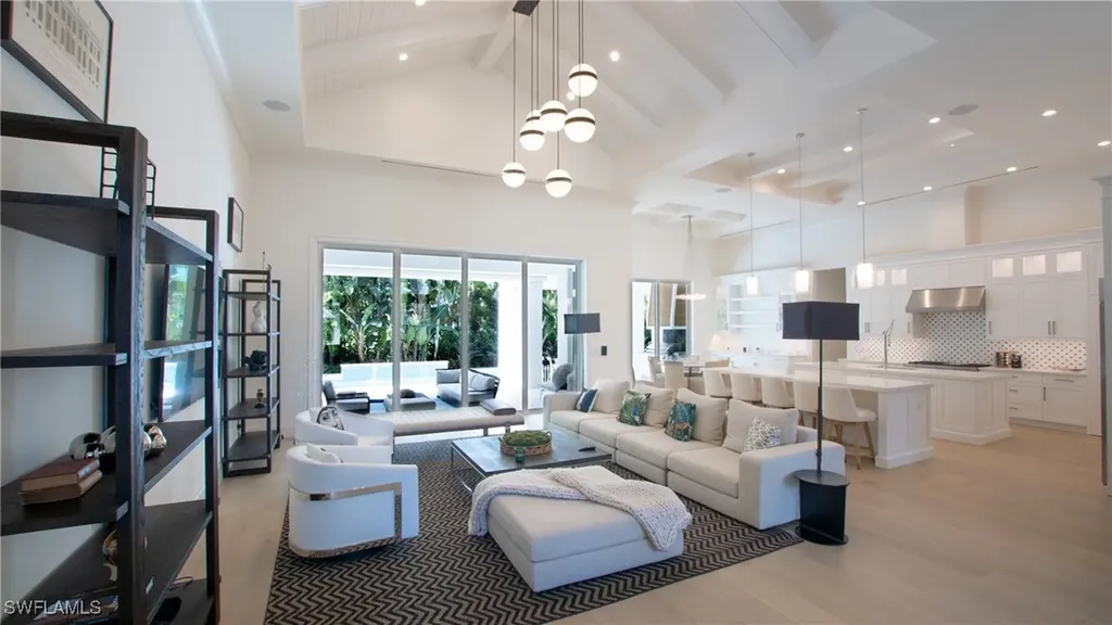 700 Wedge Drive Naples FL 34103