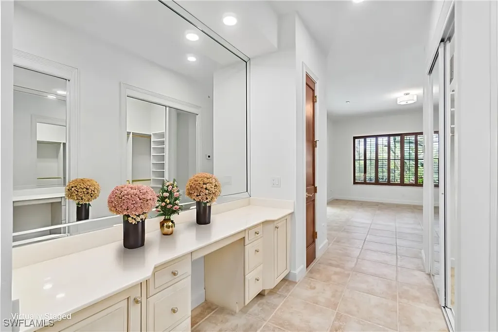 8169 Via Vecchia Naples FL 34108