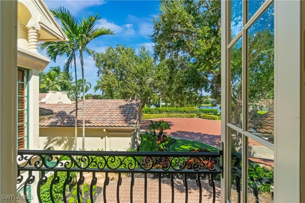 8169 Via Vecchia Naples FL 34108