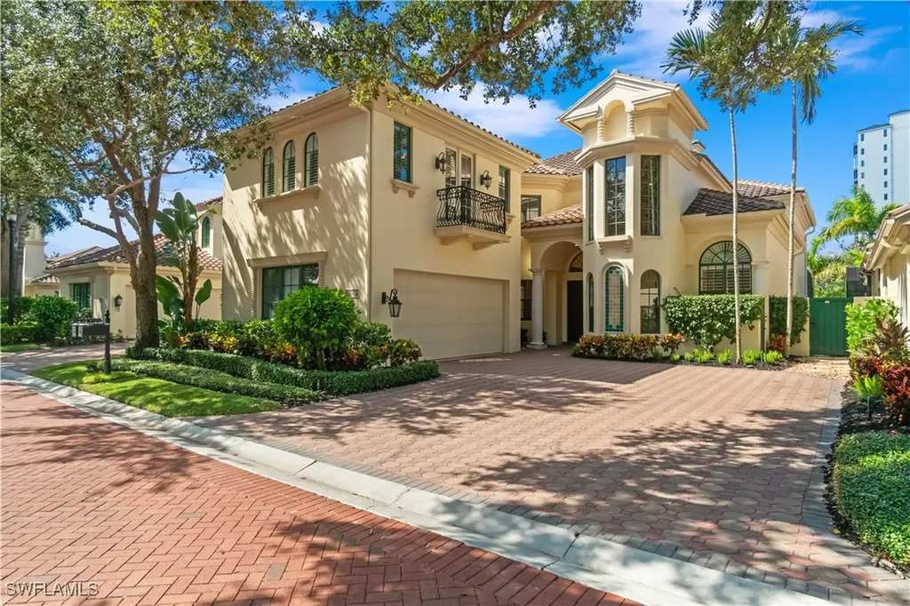 8169 Via Vecchia Naples FL 34108