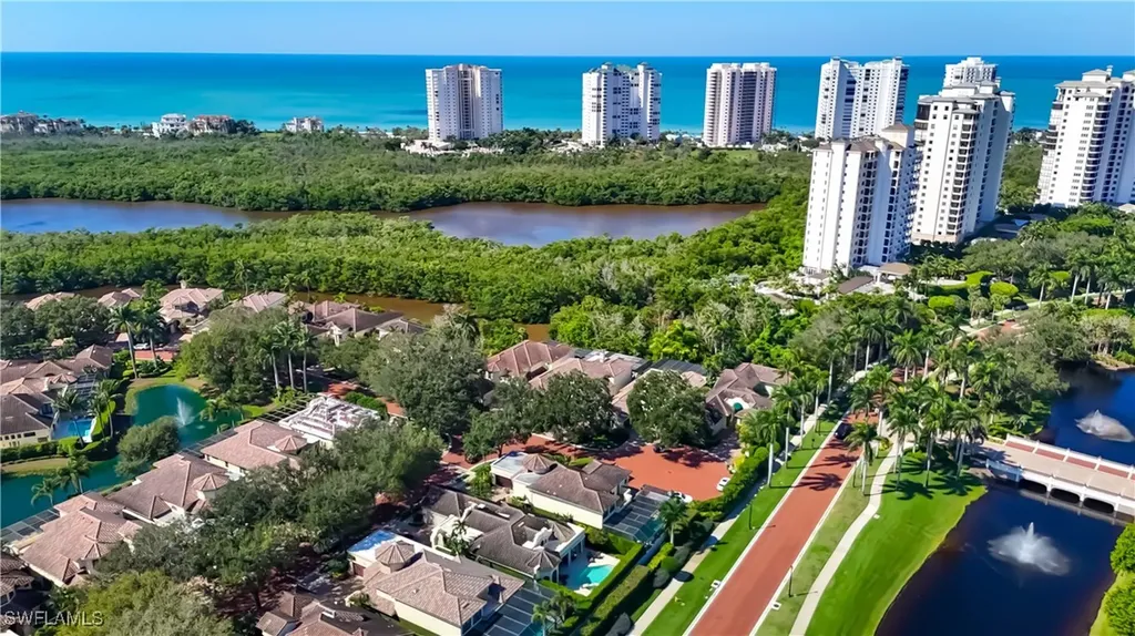 8169 Via Vecchia Naples FL 34108