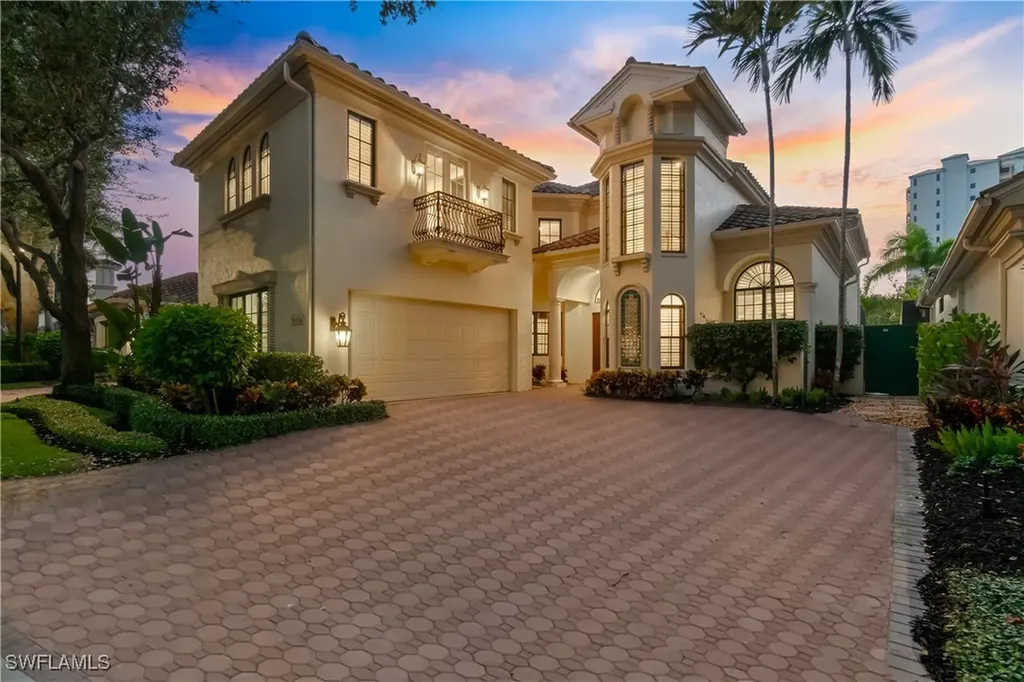 8169 Via Vecchia Naples FL 34108