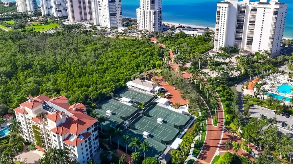 8169 Via Vecchia Naples FL 34108