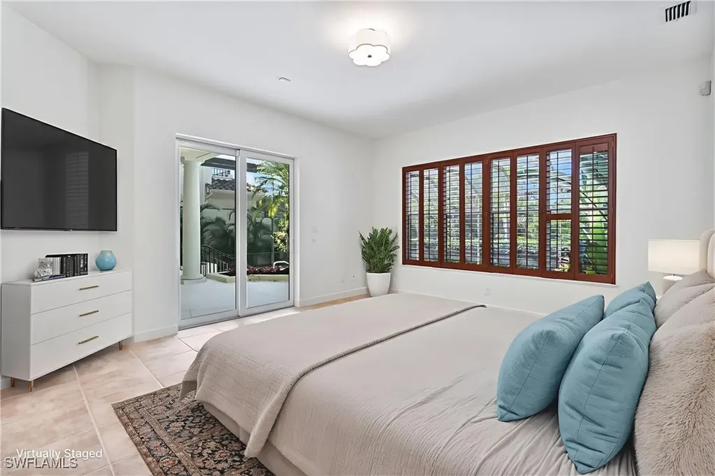 8169 Via Vecchia Naples FL 34108