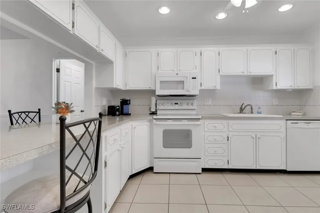 7032 Cedarhurst Drive Fort Myers FL 33919