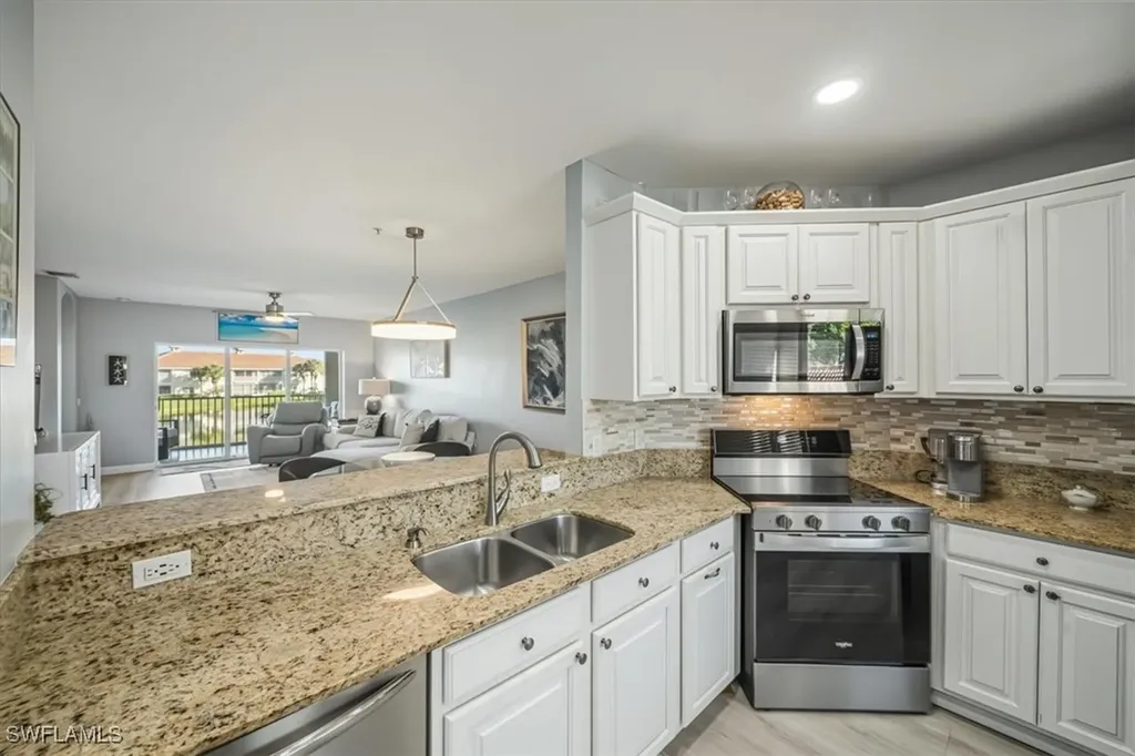Naples FL, 3029 Driftwood Way, Unit #3306