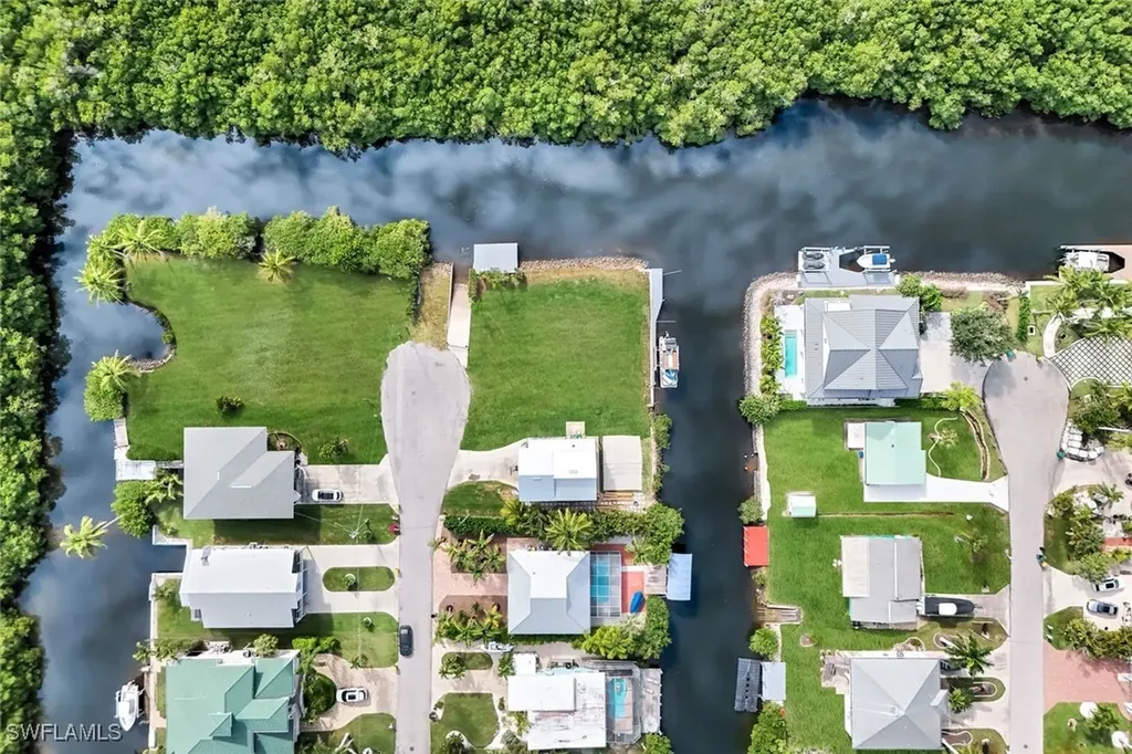 1277 Grand Canal Drive Naples FL 34110