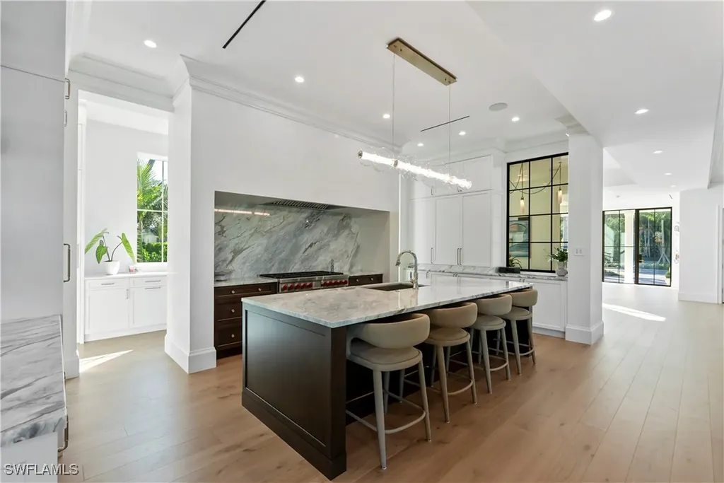 285 Central Avenue Naples FL 34102