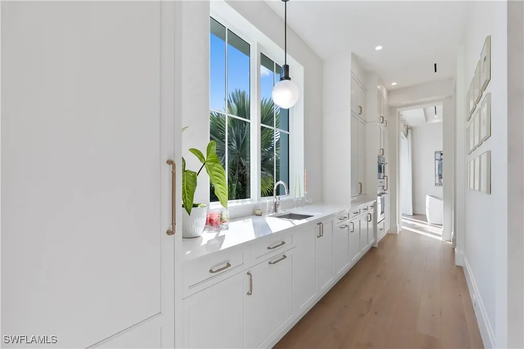 285 Central Avenue Naples FL 34102