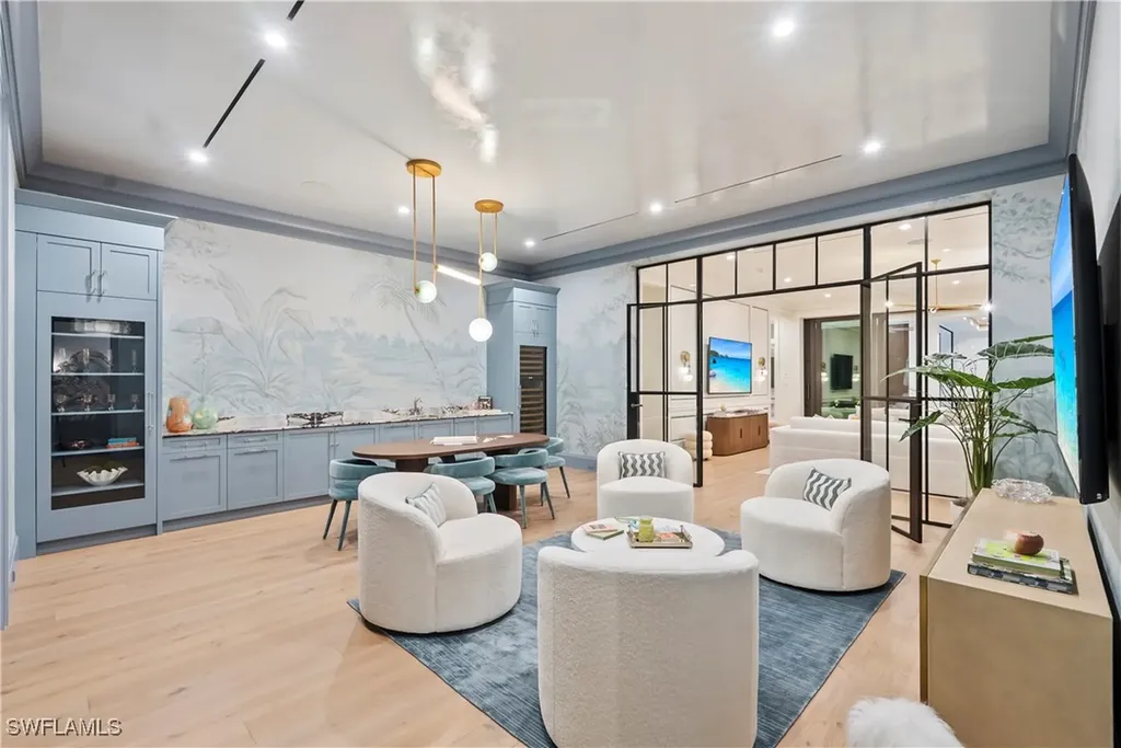 285 Central Avenue Naples FL 34102