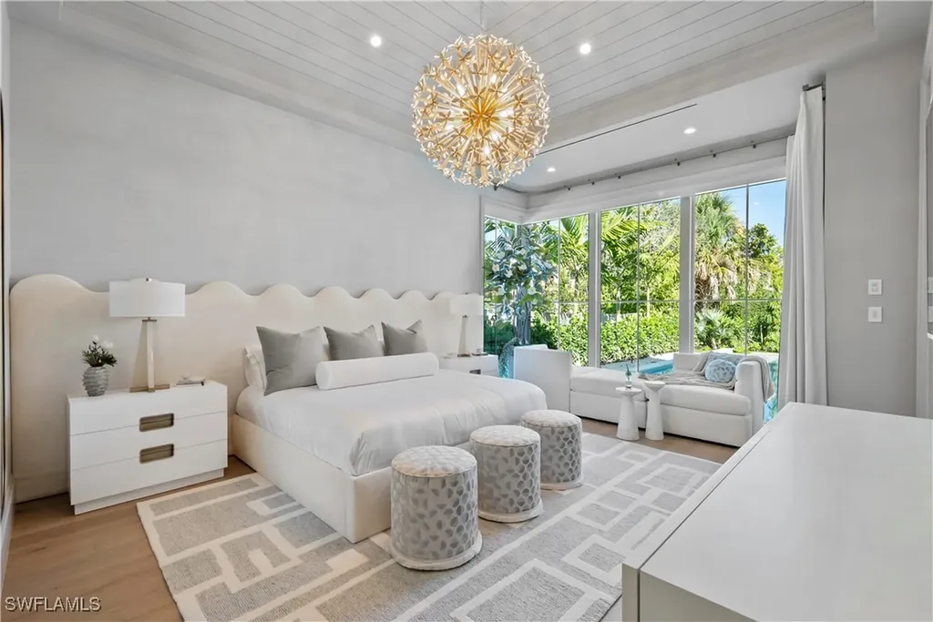 285 Central Avenue Naples FL 34102