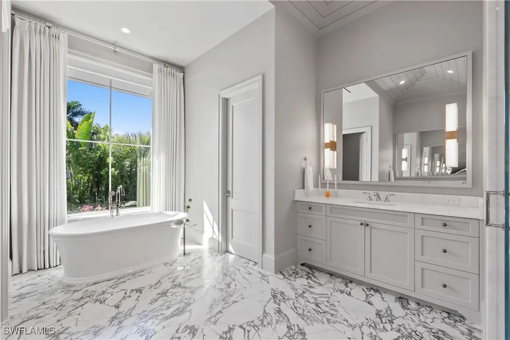 285 Central Avenue Naples FL 34102