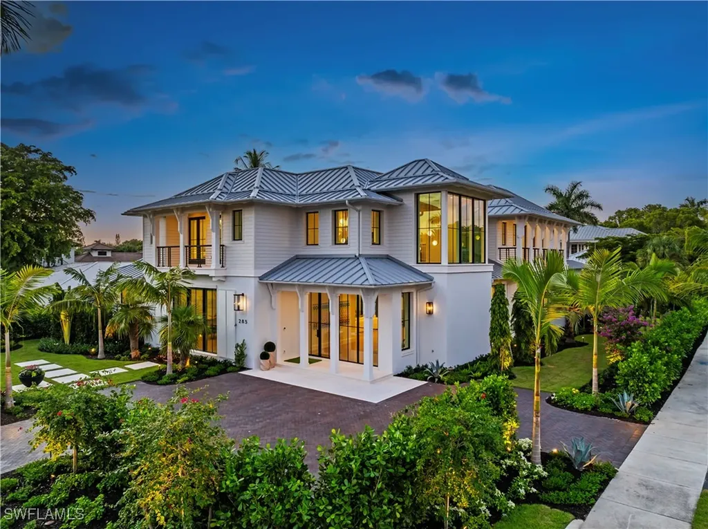 285 Central Avenue Naples FL 34102