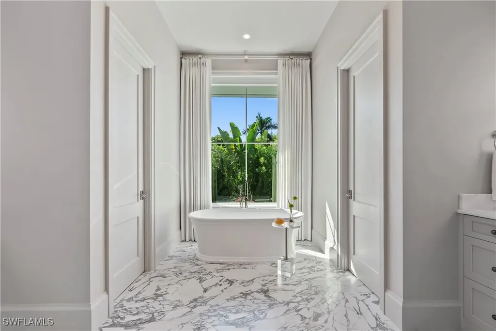 285 Central Avenue Naples FL 34102