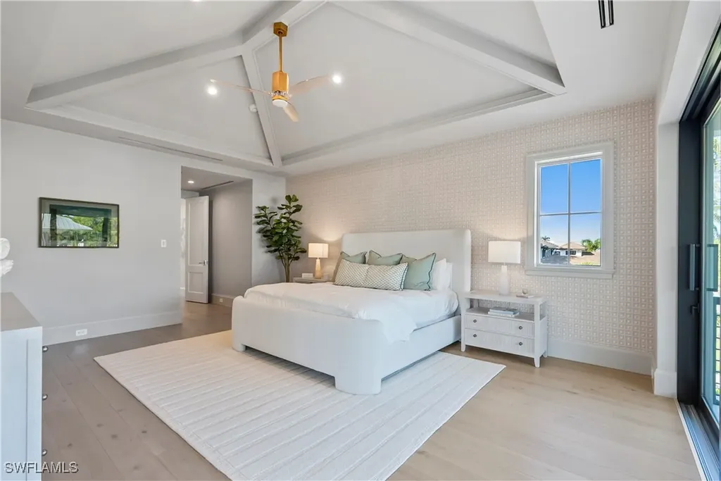 285 Central Avenue Naples FL 34102