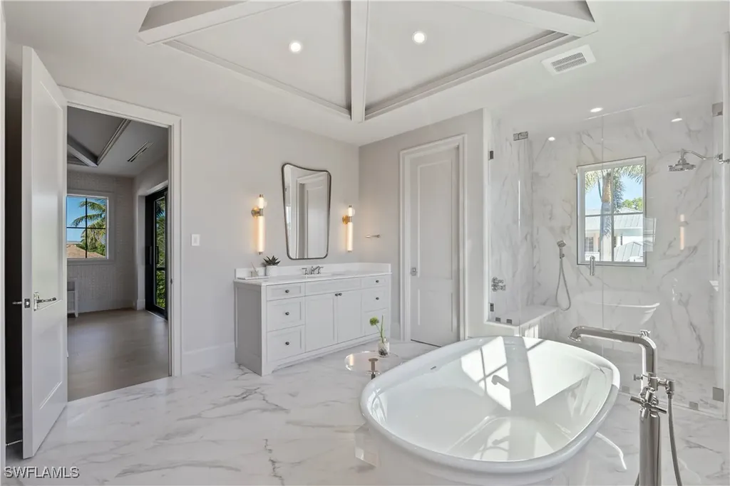 285 Central Avenue Naples FL 34102