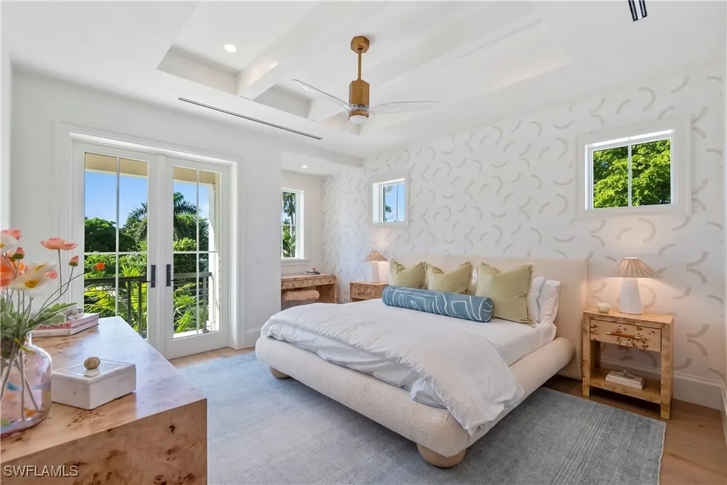 285 Central Avenue Naples FL 34102