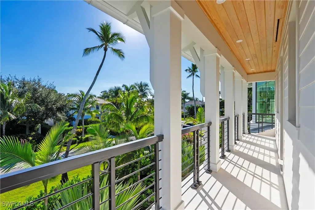 285 Central Avenue Naples FL 34102