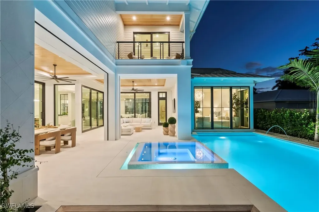 285 Central Avenue Naples FL 34102