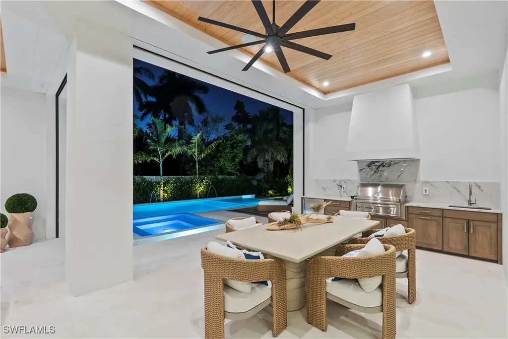 285 Central Avenue Naples FL 34102