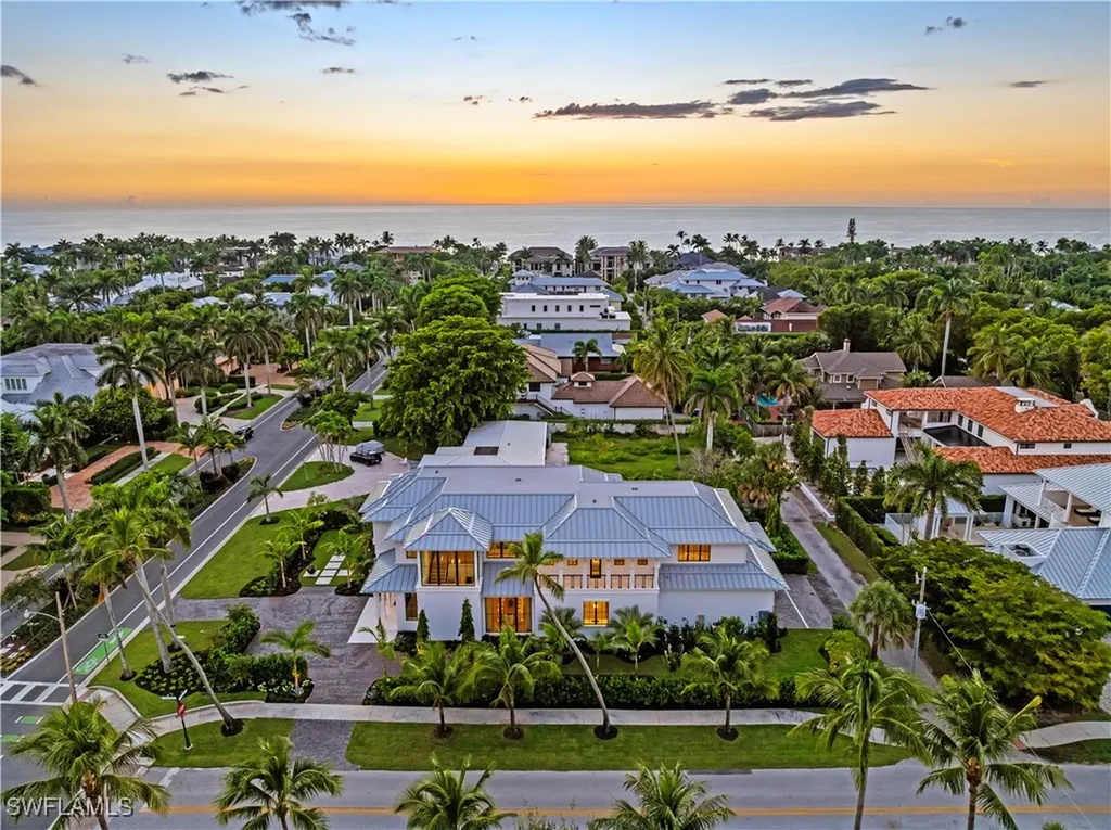 285 Central Avenue Naples FL 34102