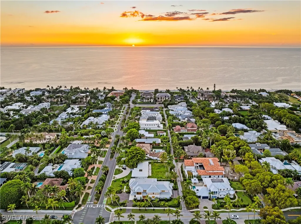 285 Central Avenue Naples FL 34102