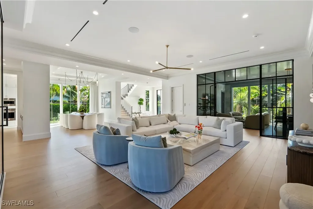 285 Central Avenue Naples FL 34102