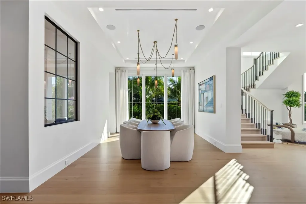 285 Central Avenue Naples FL 34102
