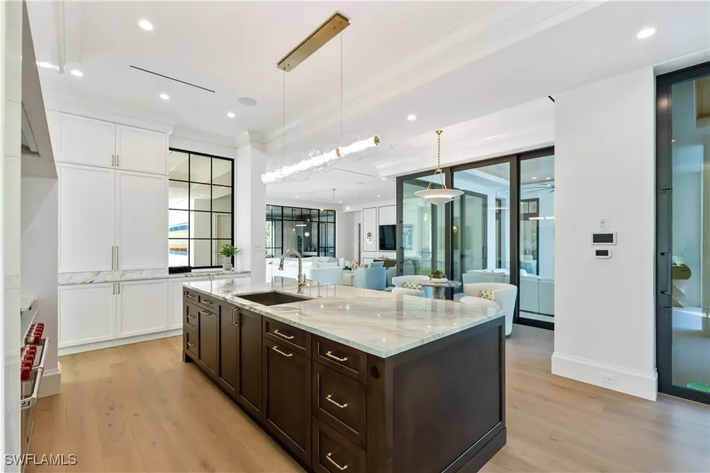 285 Central Avenue Naples FL 34102