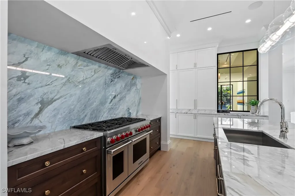 285 Central Avenue Naples FL 34102