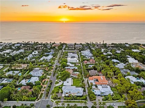 285 Central Avenue Naples FL 34102