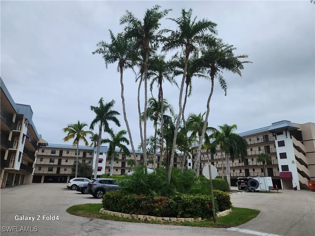 805 River Point Drive Naples FL 34102