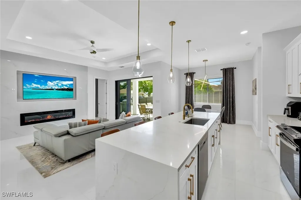 636 NE 8th Terrace Cape Coral FL 33909