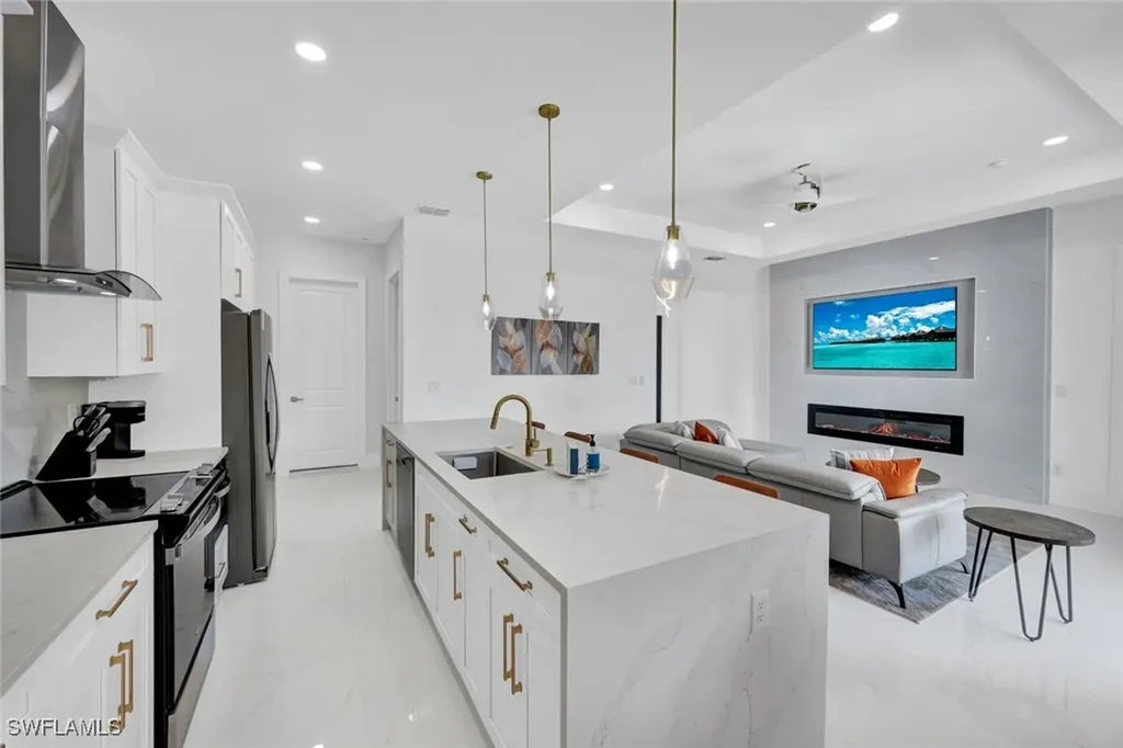 636 NE 8th Terrace Cape Coral FL 33909