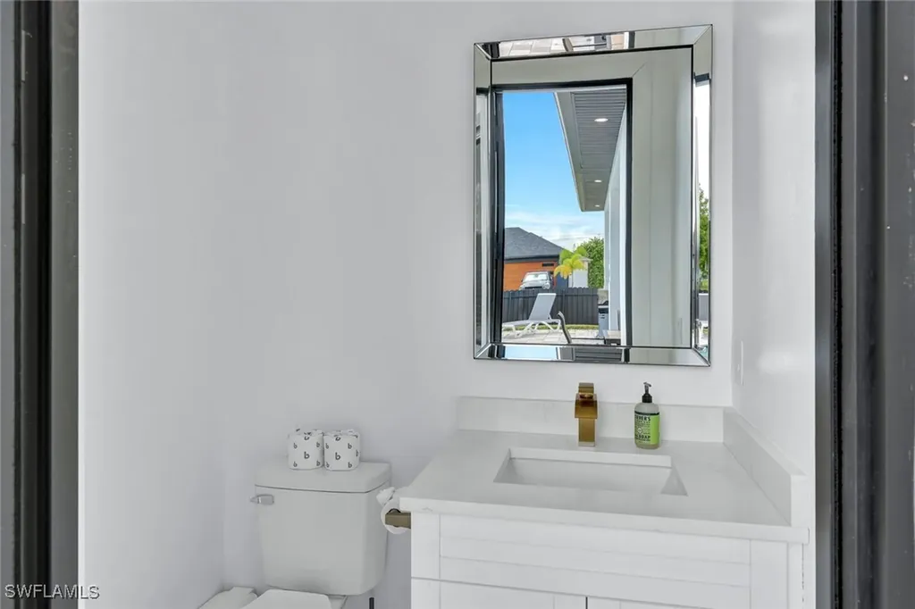 636 NE 8th Terrace Cape Coral FL 33909